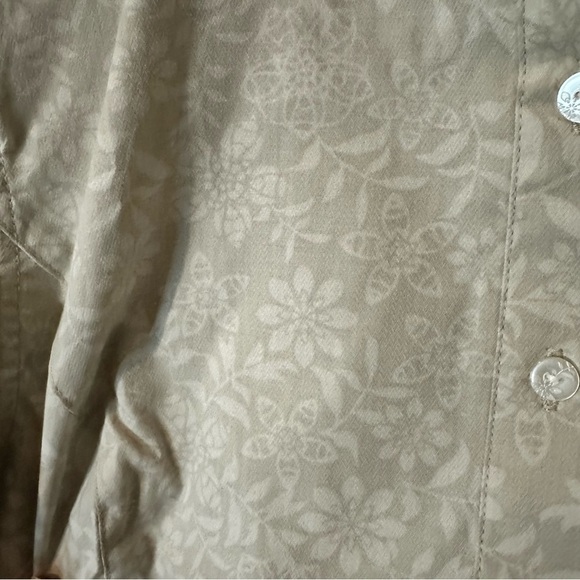 Merrell Cream Zanzibar Button Down Long Sleeve Top Floral Pattern Sz L NWT - Picture 7 of 16